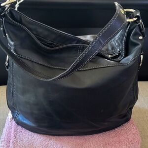 Vintage Coach bag medium size , shoulder bag with phone case.